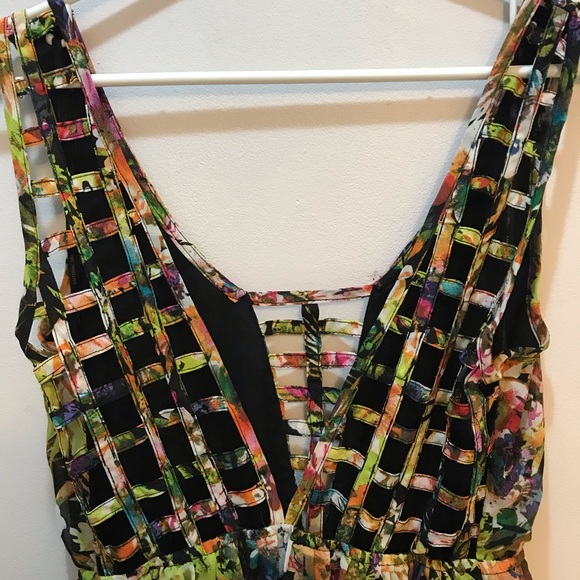 Beautiful and Fun Floral Dress - Picture 1 of 5